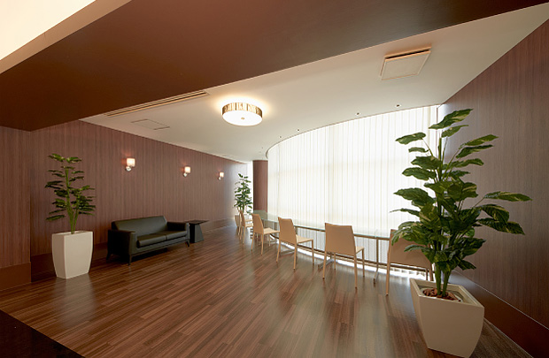 大阪市西区のデザイナーズオフィス、オフィスポート大阪・西本町ソーラービルの１階ロービーの一角